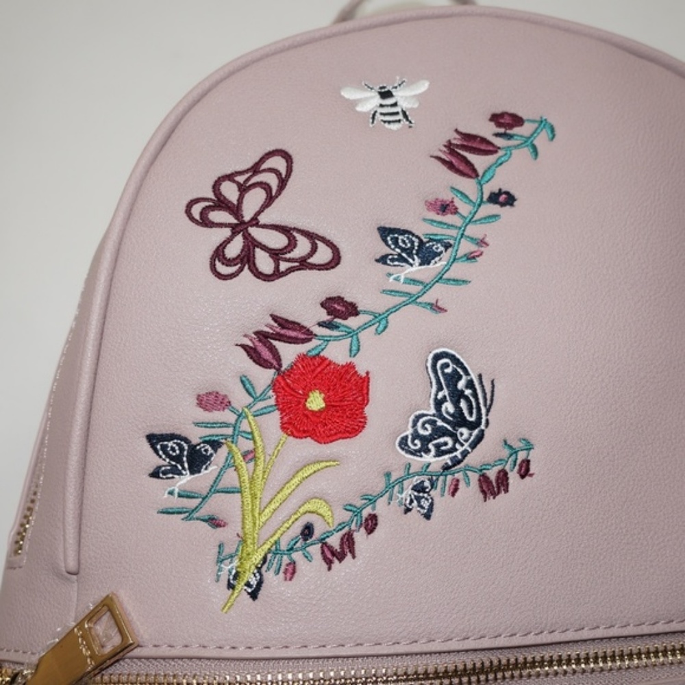 🚫SOLD🚫bebe Floral Embroidered Large Backpack NWT - Picture 4 of 8